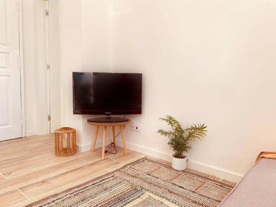 Cozy Apartment With Private Courtyard Barcarena Extérieur photo