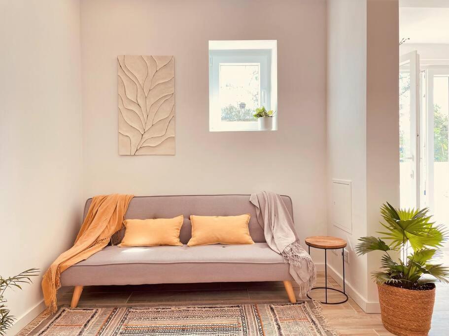 Cozy Apartment With Private Courtyard Barcarena Extérieur photo